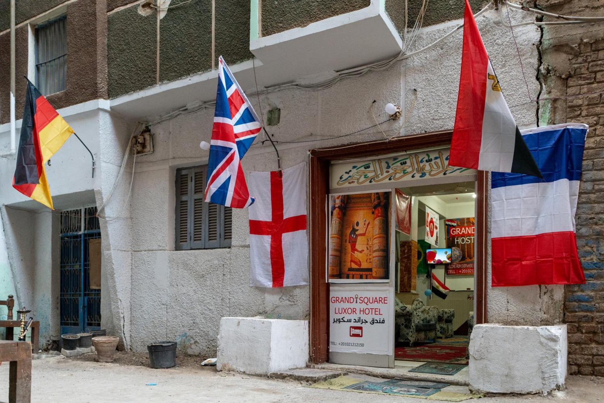 Grand Square Hostel Луксор Екстериор снимка